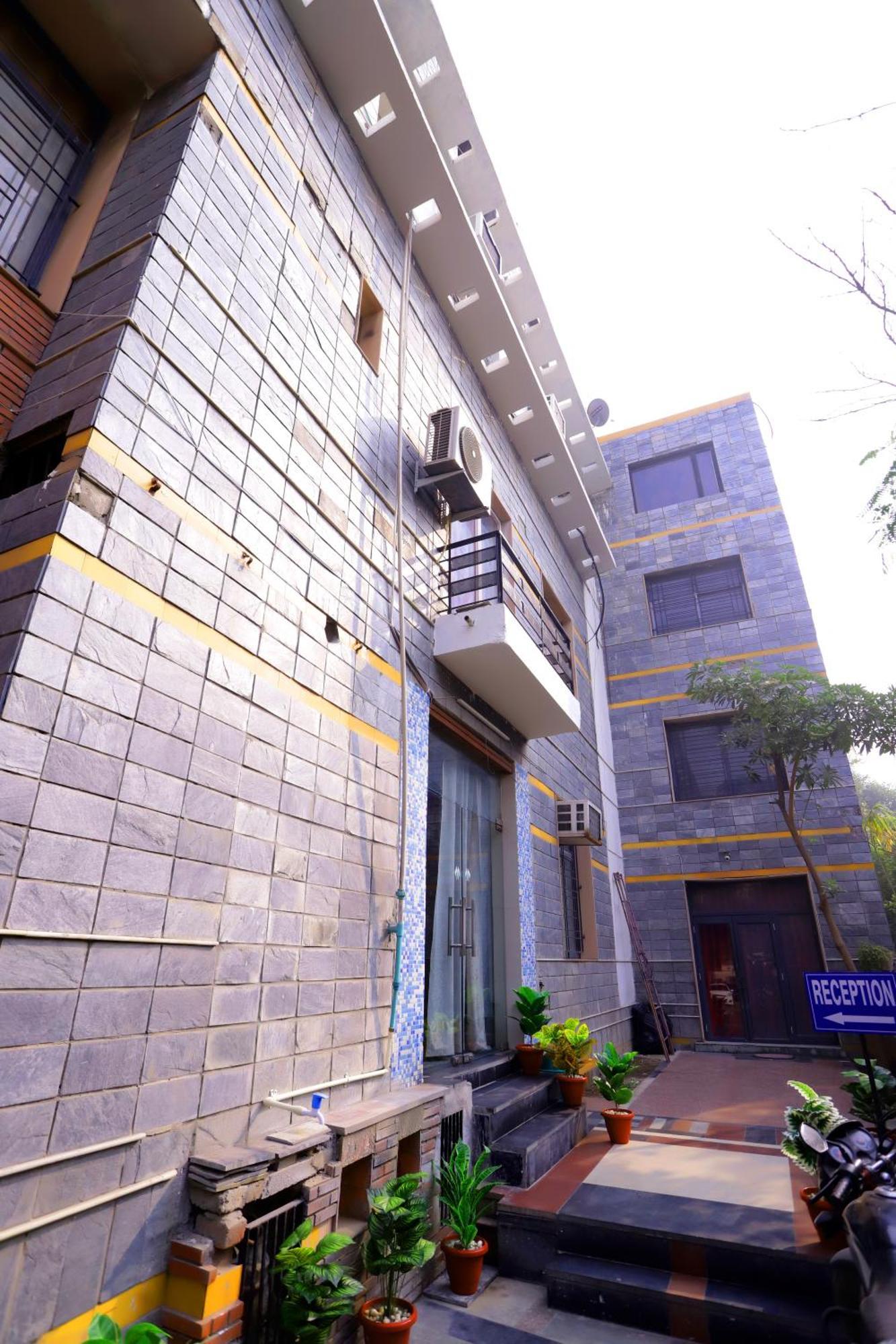 Hotel Warm Welcome - Noida Sector 51 エクステリア 写真
