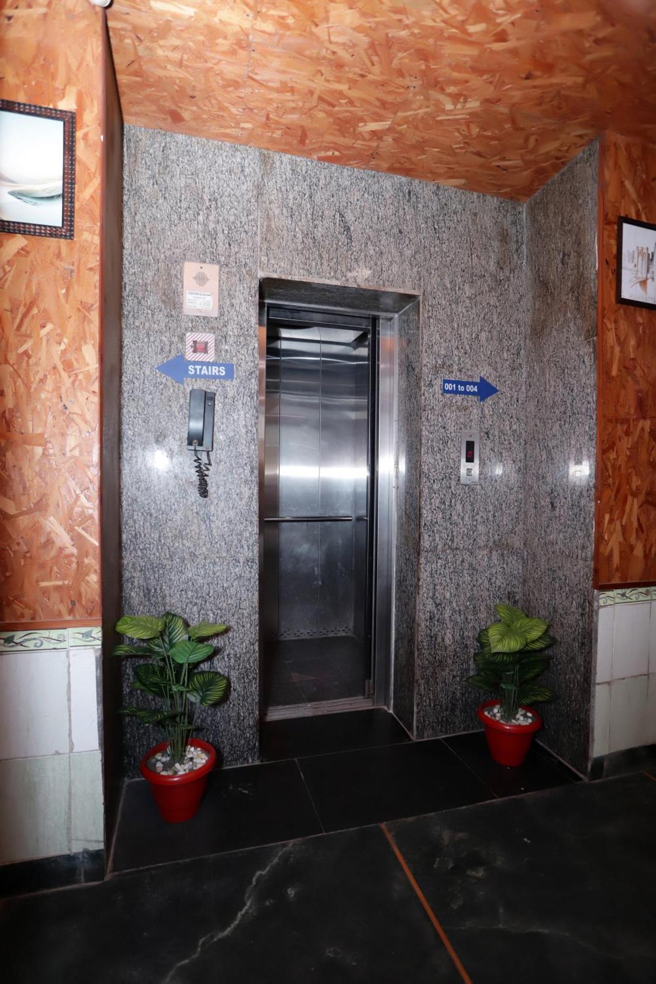 Hotel Warm Welcome - Noida Sector 51 エクステリア 写真